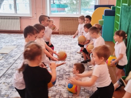 ФИЗКУЛЬТУРА НА СВЕЖЕМ ВОЗДУХЕ - СРЕДНЯЯ ГРУППА ФИЗКУЛЬТУРА НА СВЕЖЕМ ВОЗДУХЕ - СРЕДНЯЯ ГРУППА.