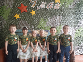 Дошкольники выступили с номером "Танец с ложками" под исполнение группы Славяне "Смуглянка", на большой сцене Берёзовского ДК перед родными и односельчанами. Дошкольники выступили с номером "Танец с ложками" под исполнение группы Славяне "Смуглянка", на большой сцене Берёзовского ДК перед родными и односельчанами.
